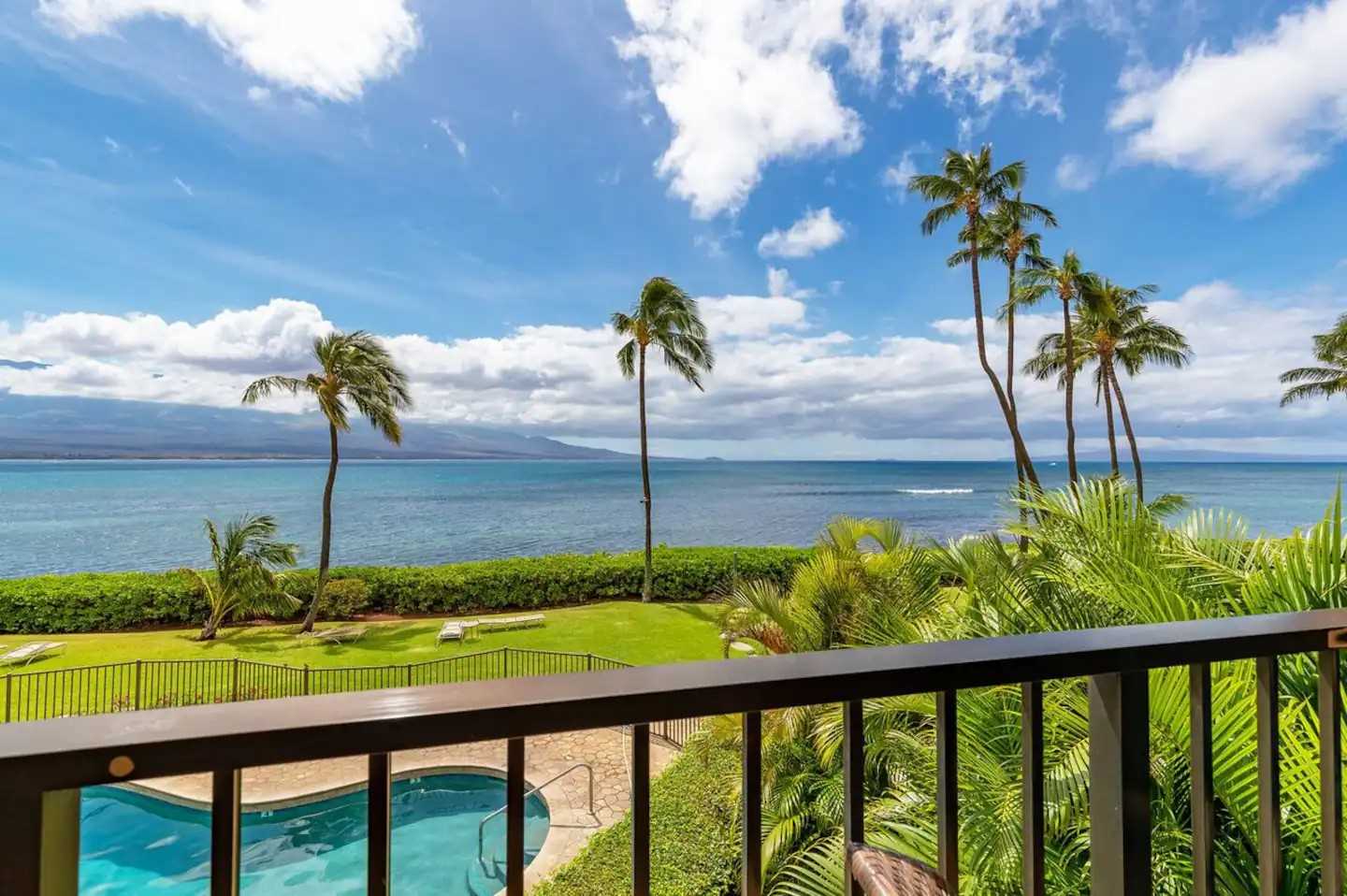 Private Lanai with Breathtaking views of 10,000 ft. Haleakal